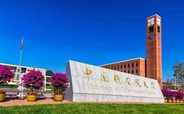 高校教师优秀教师事迹8篇