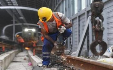 2024年施工员个人述职报告5篇